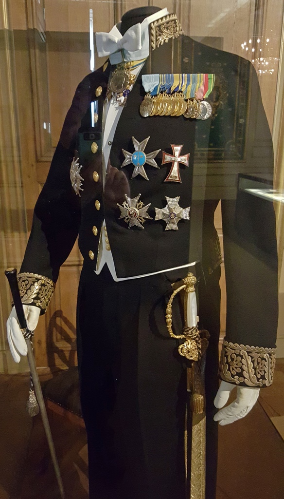 Uniform of a Ceremonial Master (1979-87)